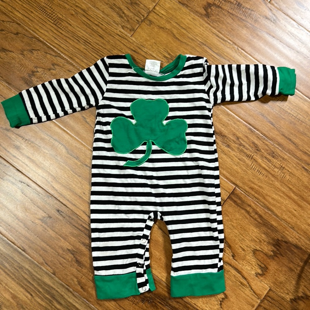 Shamrock Onesie Size 6-12 Months